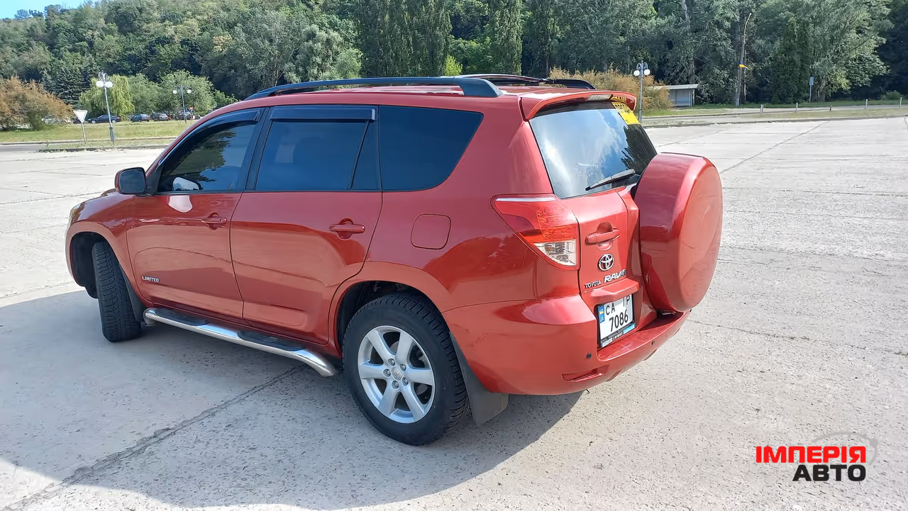 Toyota RAV4 - фото 11