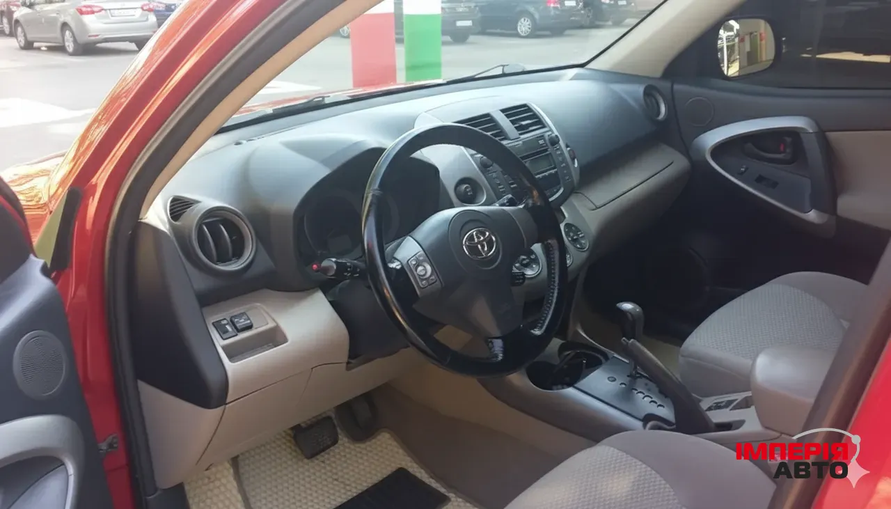 Toyota RAV4 - фото 5
