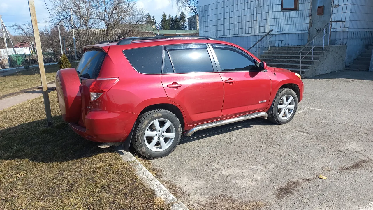 Toyota RAV4 - фото 2