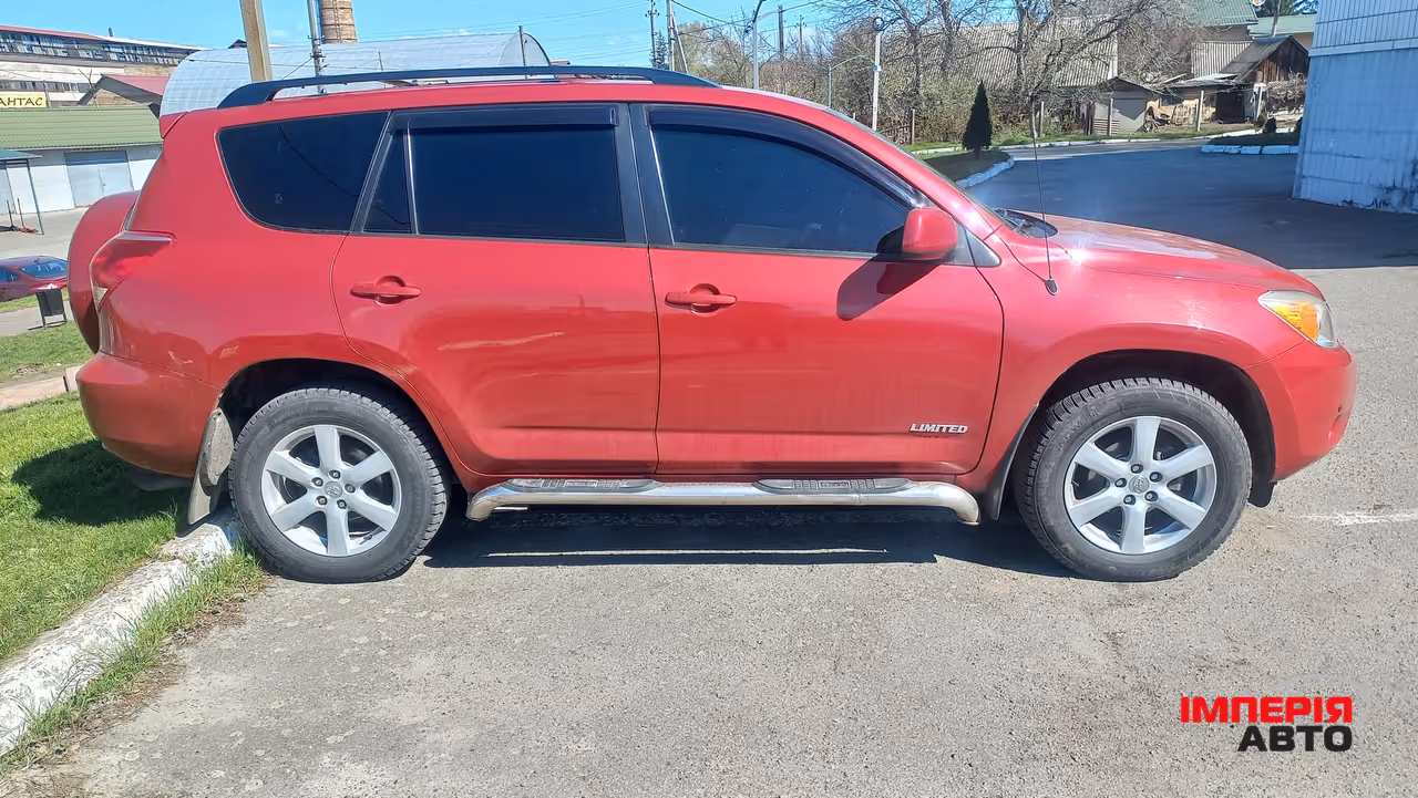 Toyota RAV4 - фото 8