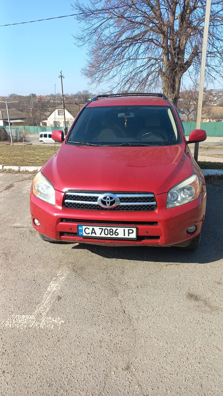 Toyota RAV4 - фото 7