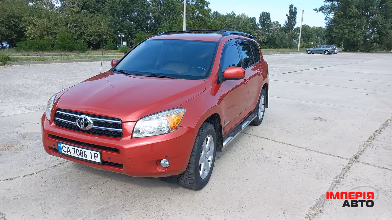 Toyota RAV4 - фото 4