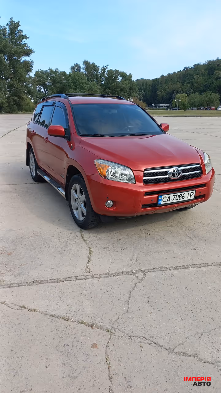 Toyota RAV4 - фото 2