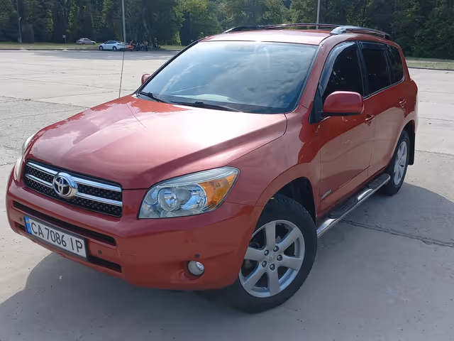 Toyota RAV4 - фото 1