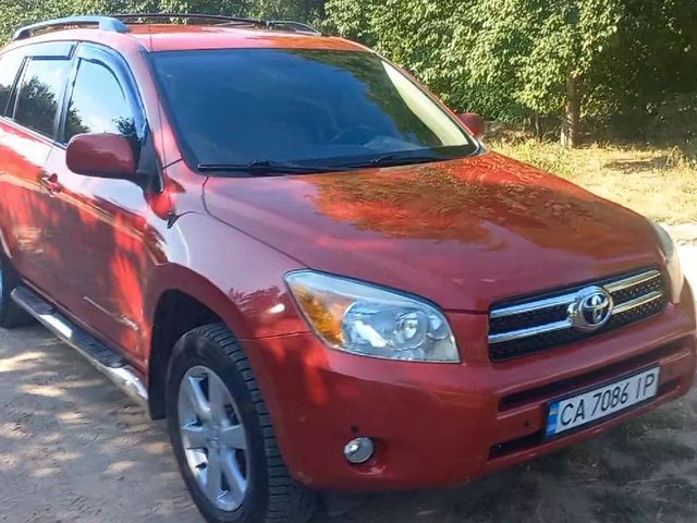 Toyota RAV4 - фото 2
