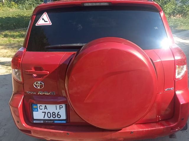 Toyota RAV4 - фото 4
