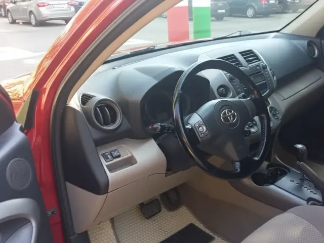 Toyota RAV4 - фото 5