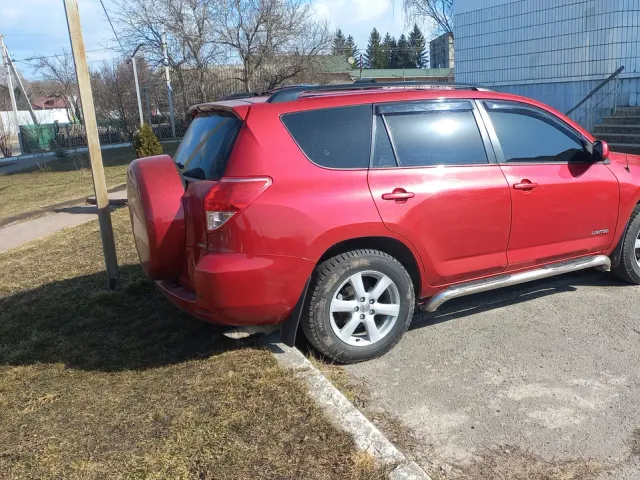 Toyota RAV4 - фото 2