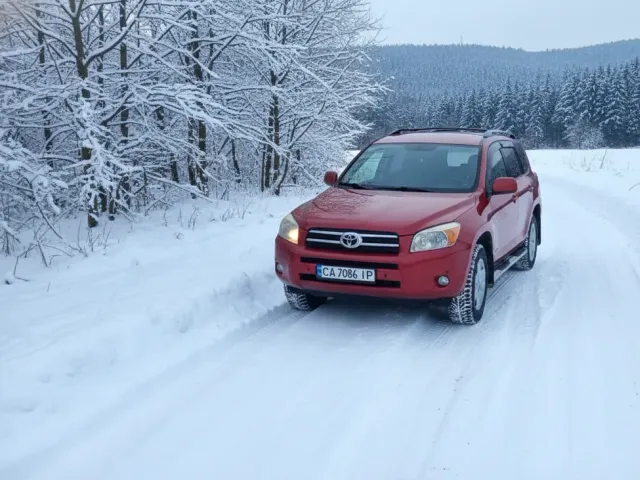 Toyota RAV4 - фото 2