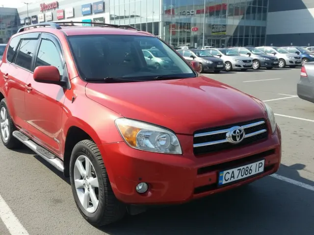 Toyota RAV4 - фото 3