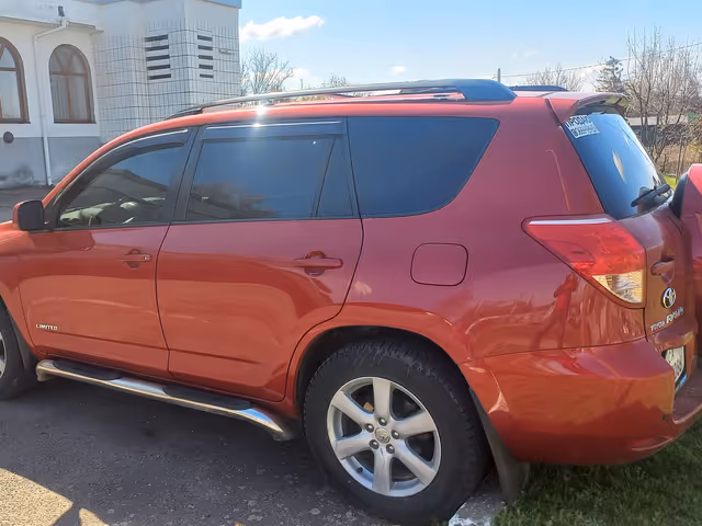 Toyota RAV4 - фото 4