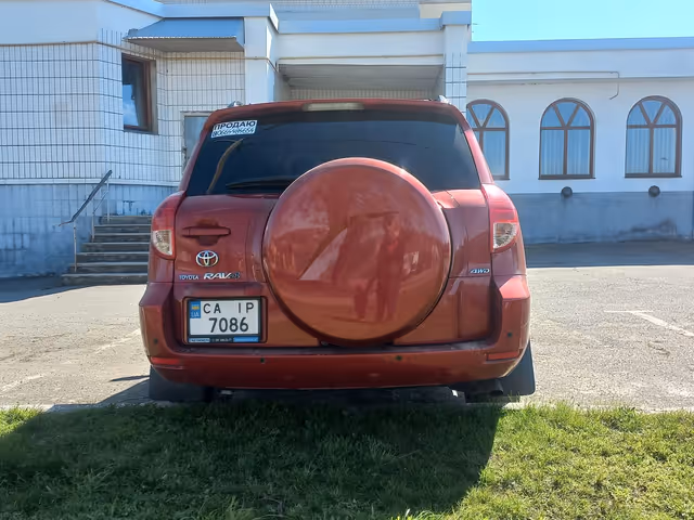 Toyota RAV4 - фото 5