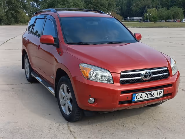 Toyota RAV4 - фото 2