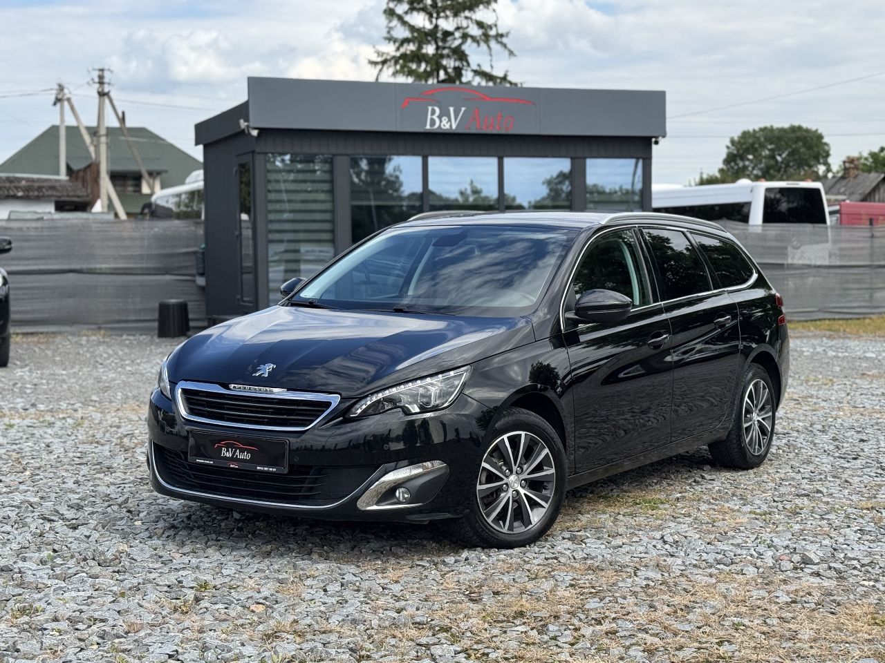 Peugeot 308 - фото 1