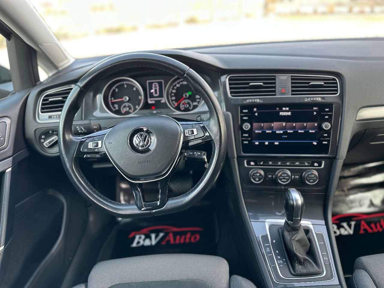 Volkswagen Golf - фото 9