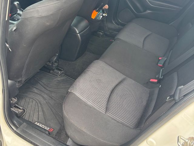 Mazda 3 - фото 5