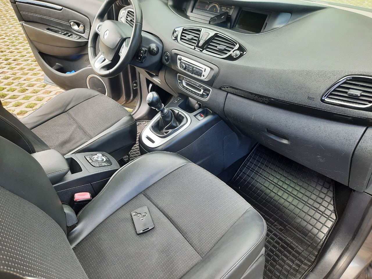 Renault Scenic - фото 21