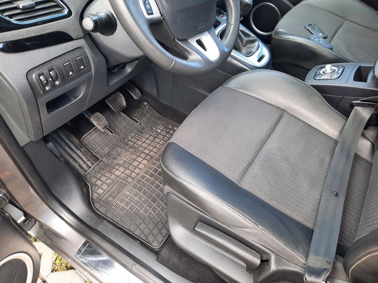 Renault Scenic - фото 24