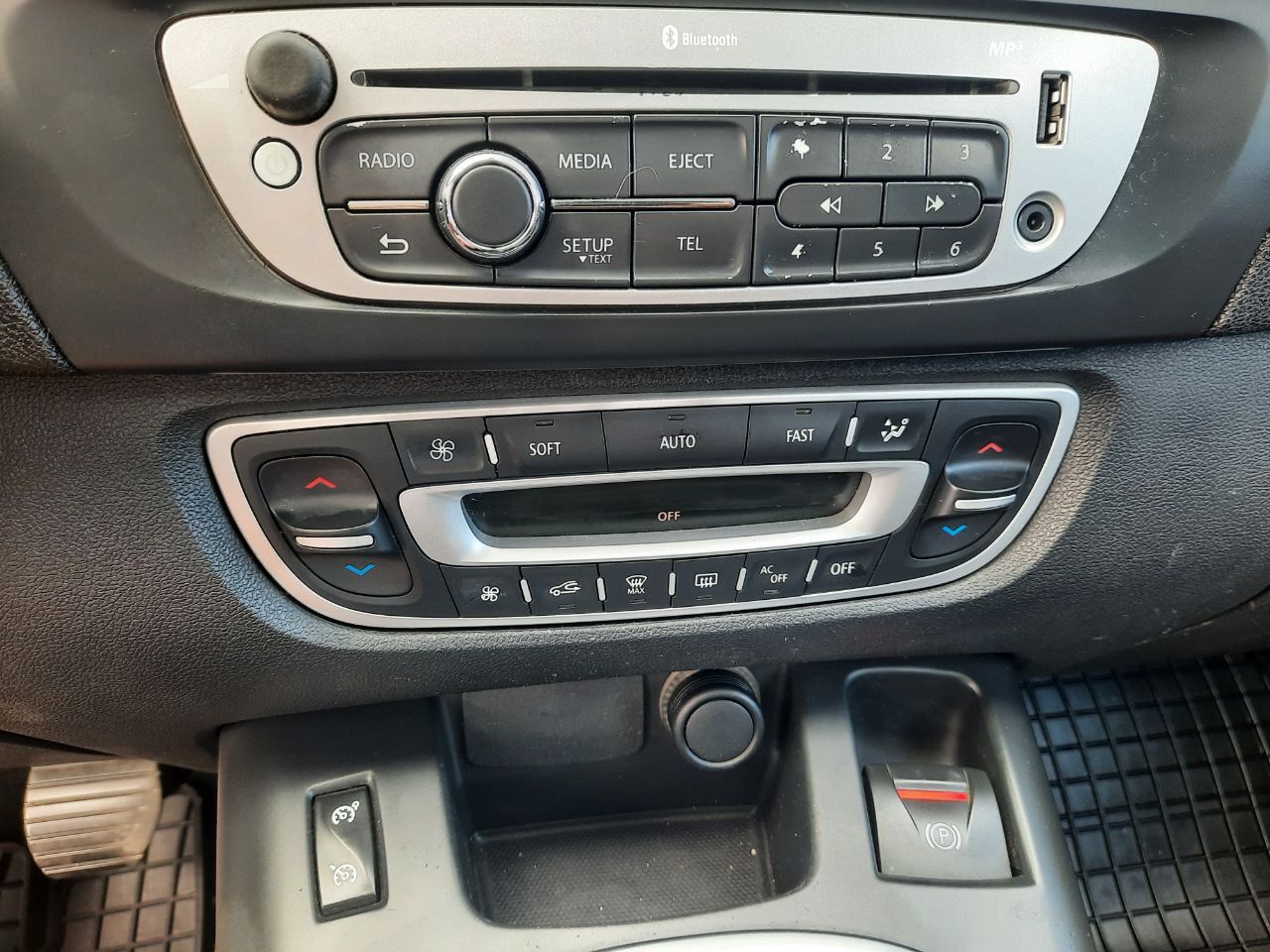 Renault Scenic - фото 12