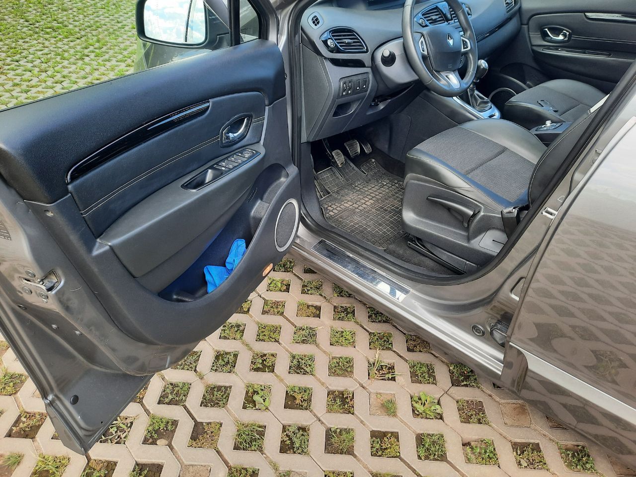 Renault Scenic - фото 26