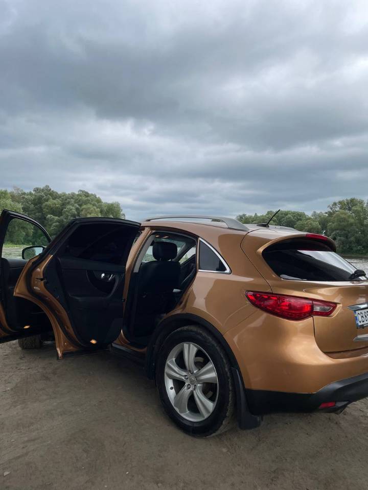 Infiniti FX - фото 10