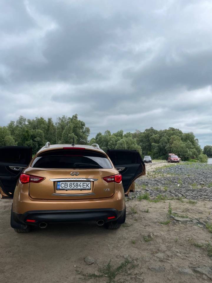 Infiniti FX - фото 7