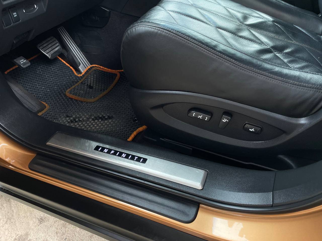 Infiniti FX - фото 34