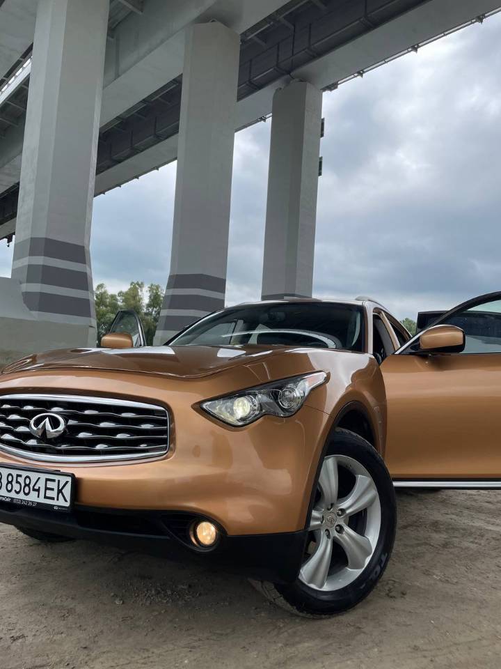 Infiniti FX - фото 1