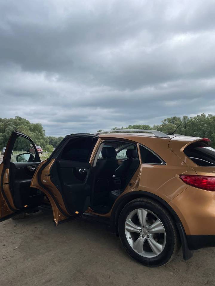 Infiniti FX - фото 8