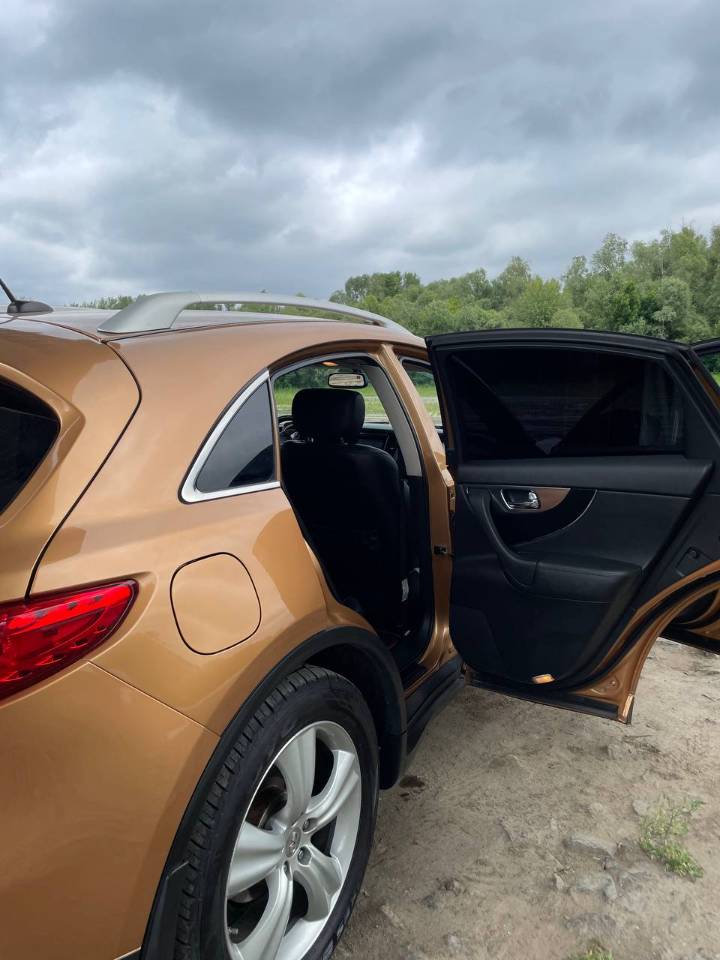 Infiniti FX - фото 9