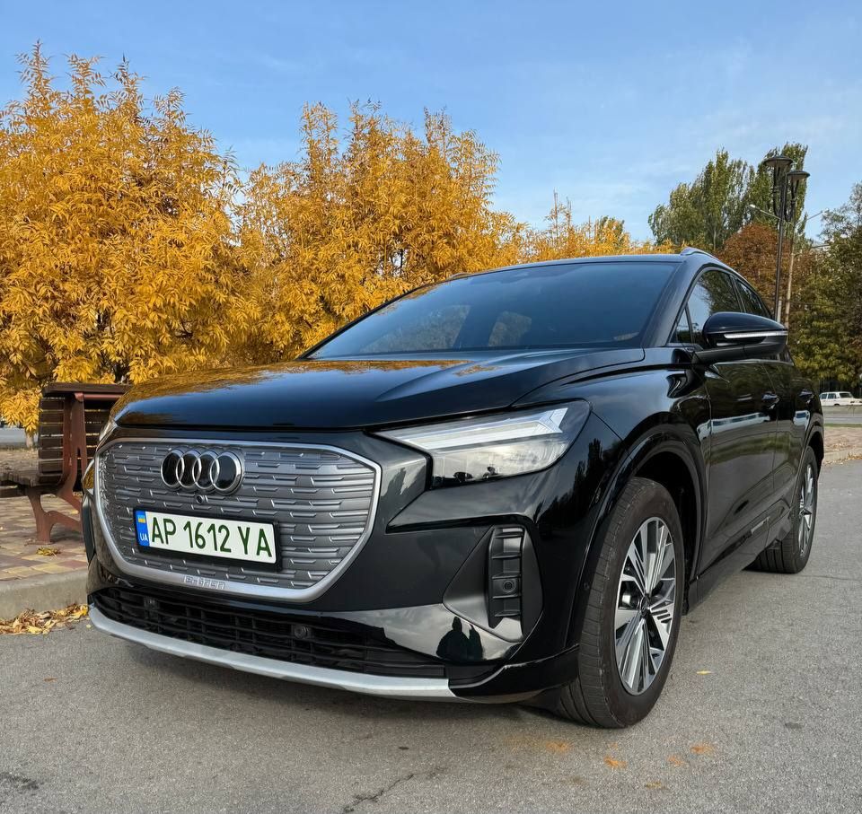 Audi Q4 e-tron - фото 1