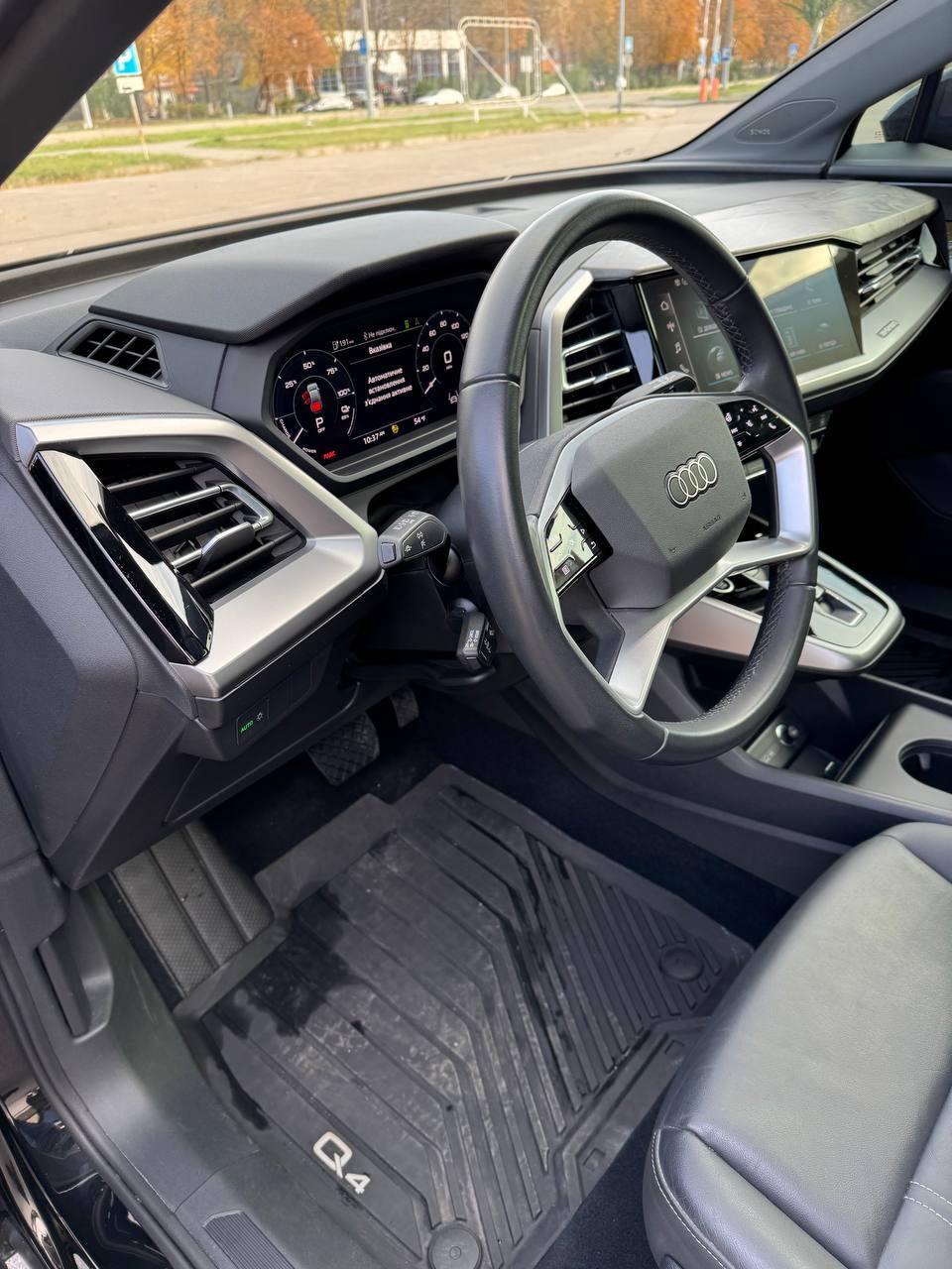 Audi Q4 e-tron - фото 17