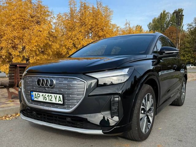 Audi Q4 e-tron - фото 1