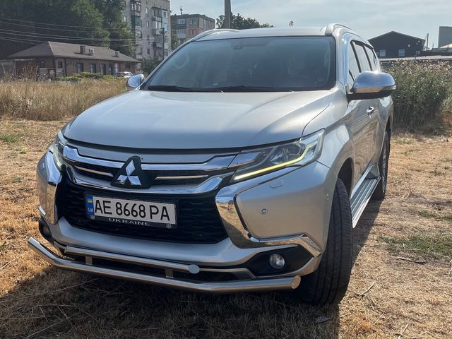 Mitsubishi Pajero Sport - фото 3