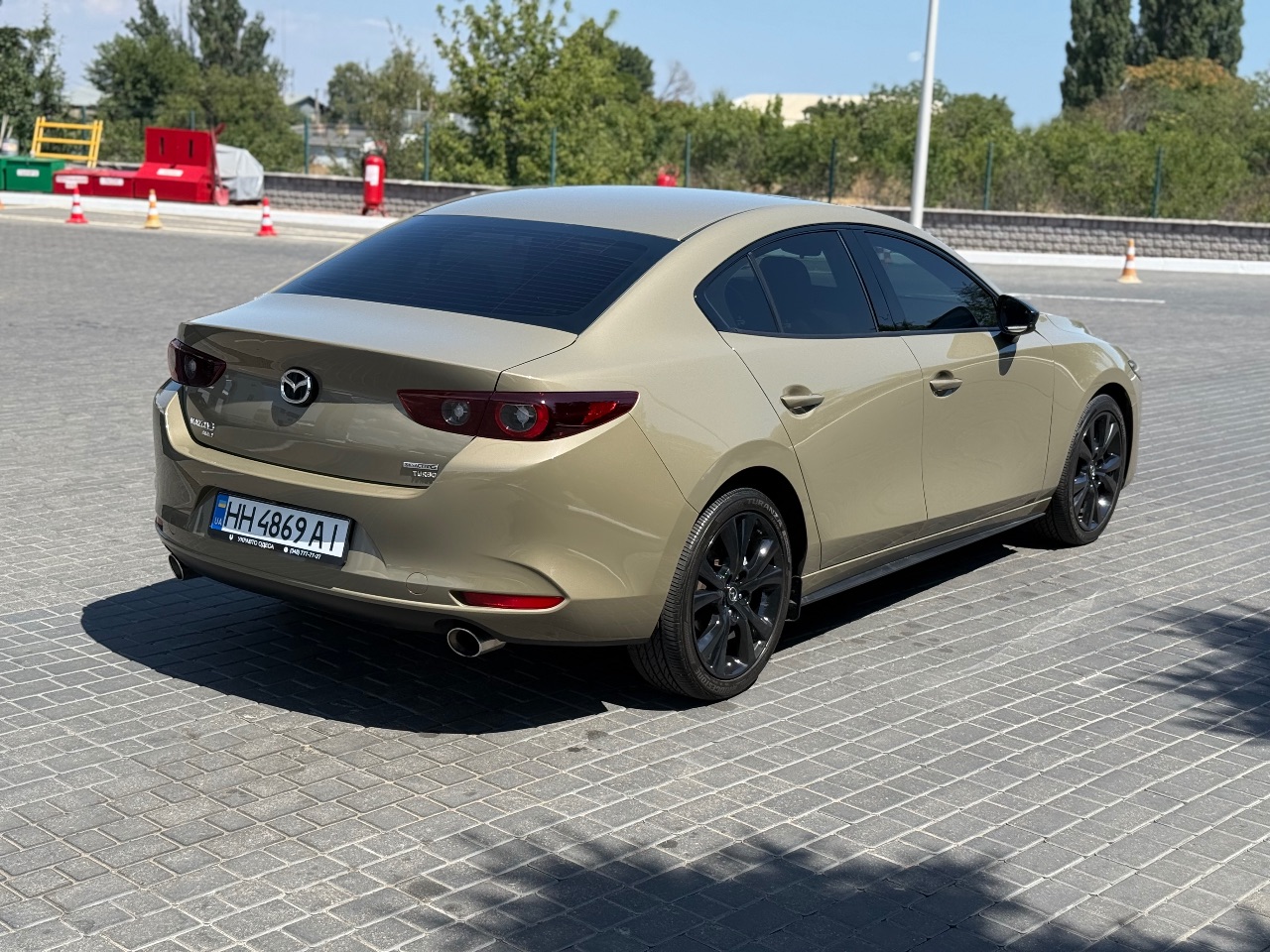 Mazda 3 - фото 6