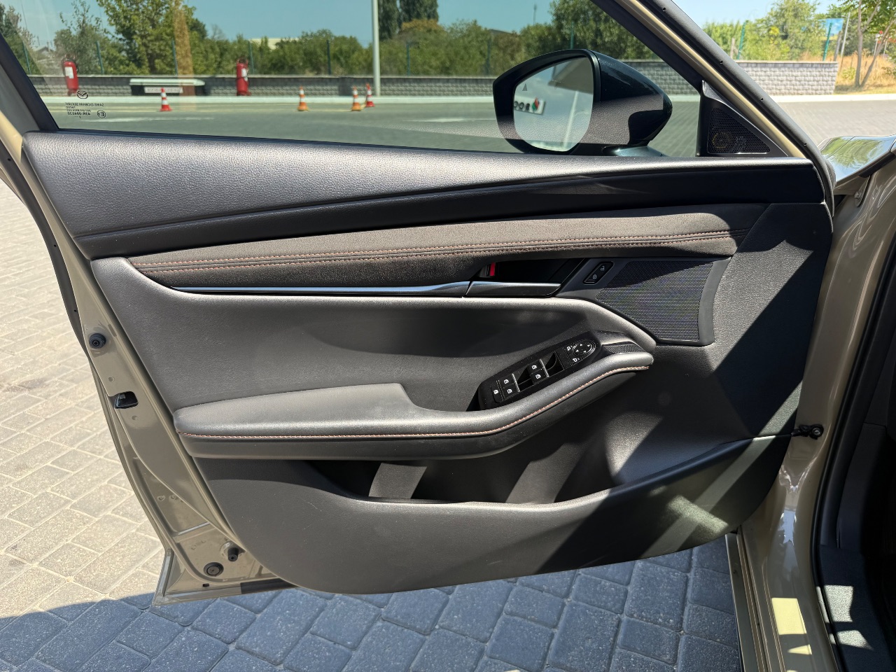 Mazda 3 - фото 13