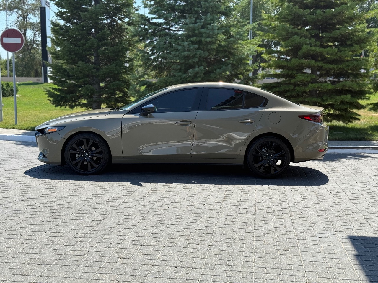 Mazda 3 - фото 7