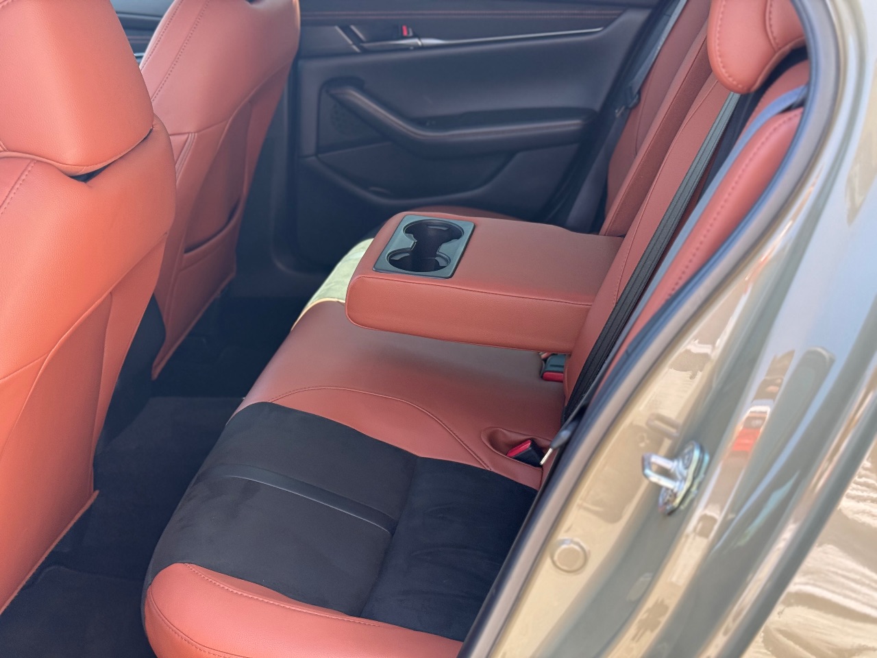 Mazda 3 - фото 10