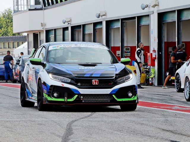 Honda Civic Type R - фото 1