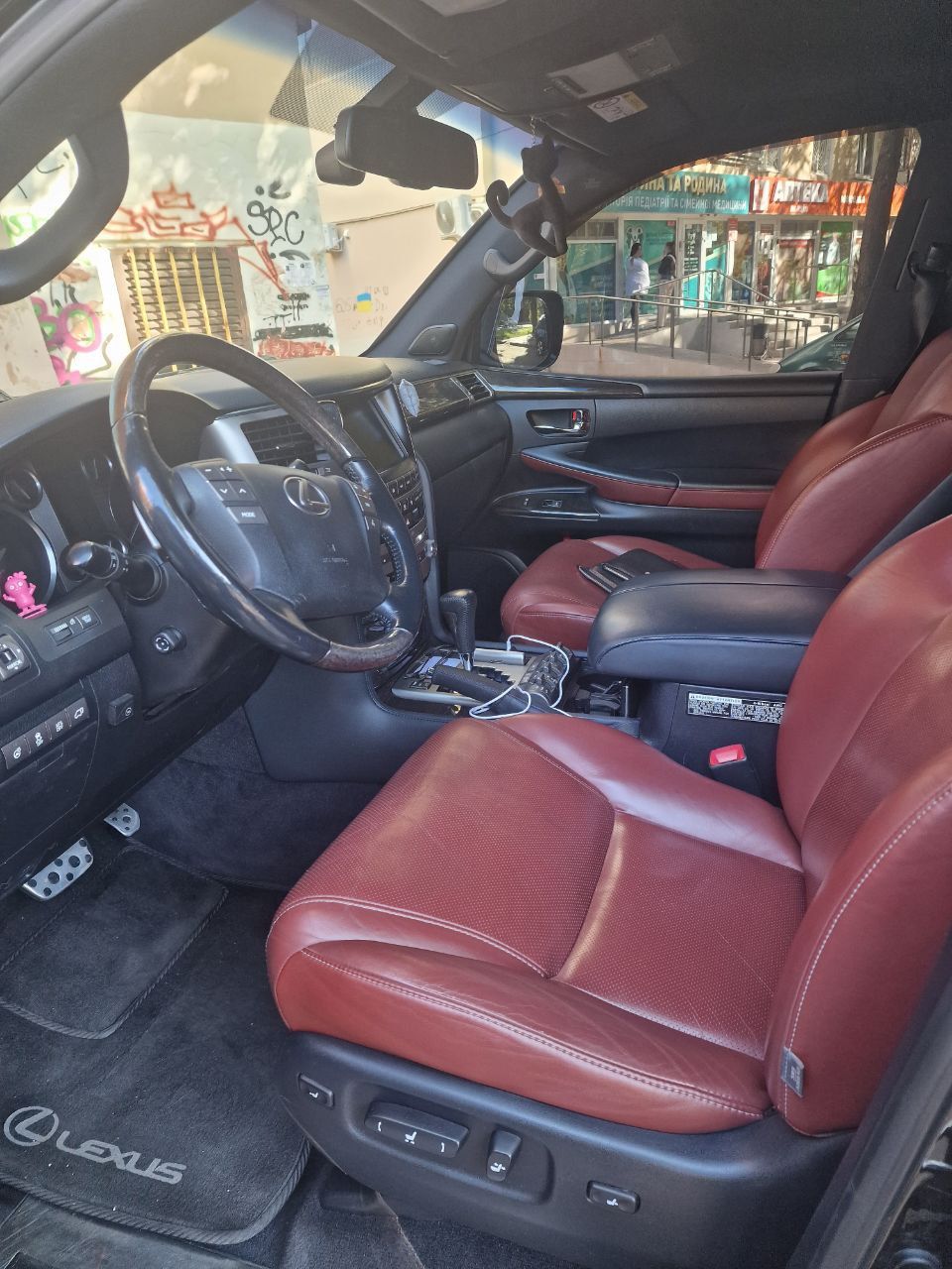 Lexus LX - фото 23