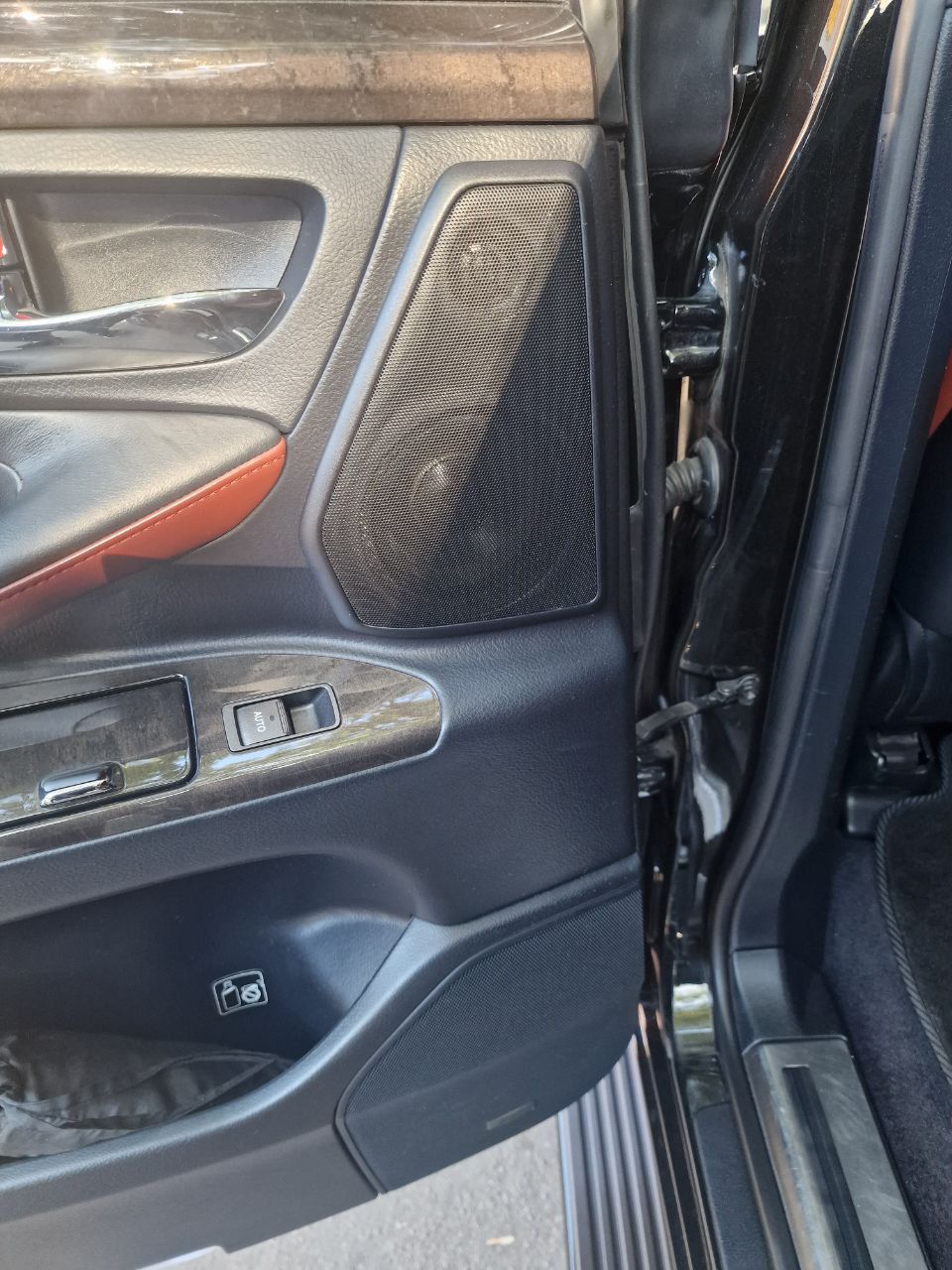 Lexus LX - фото 30