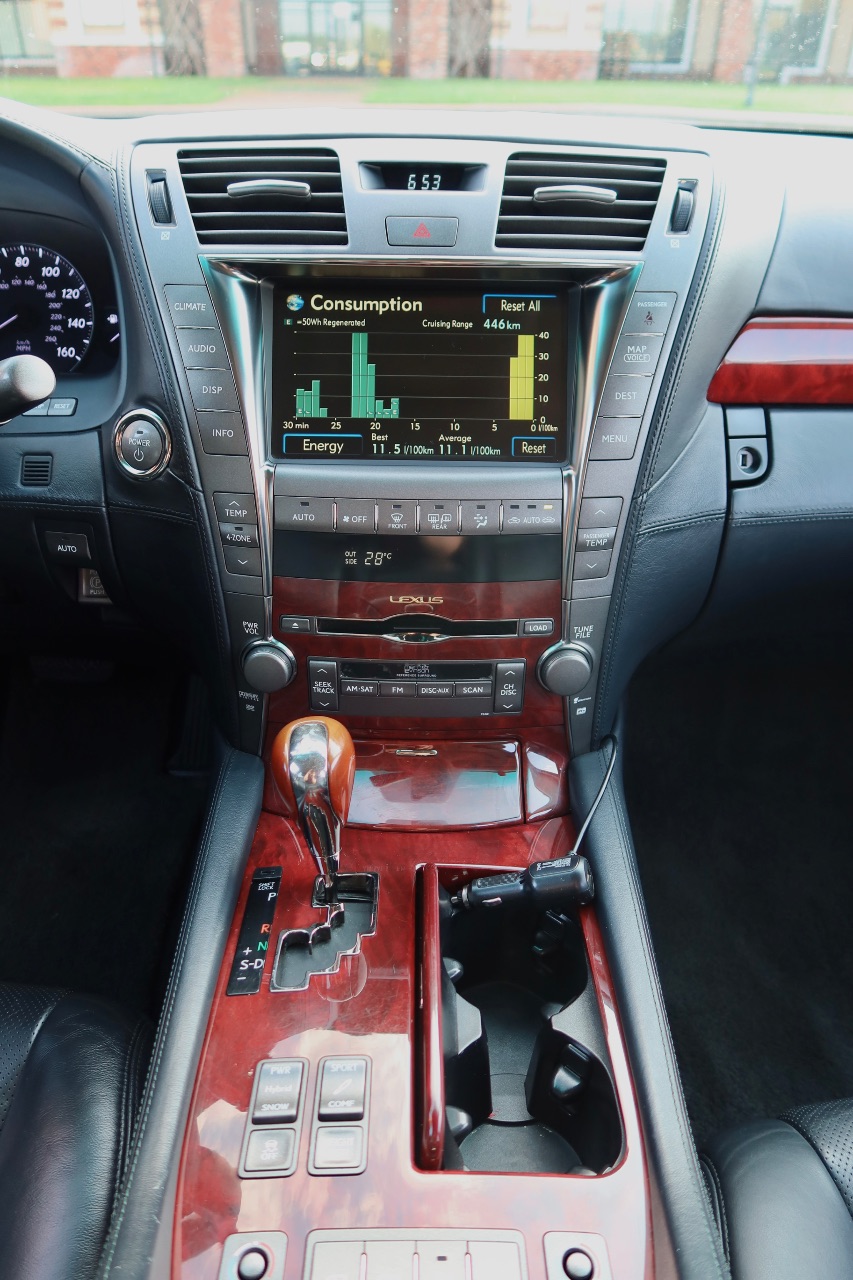 Lexus LS - фото 3