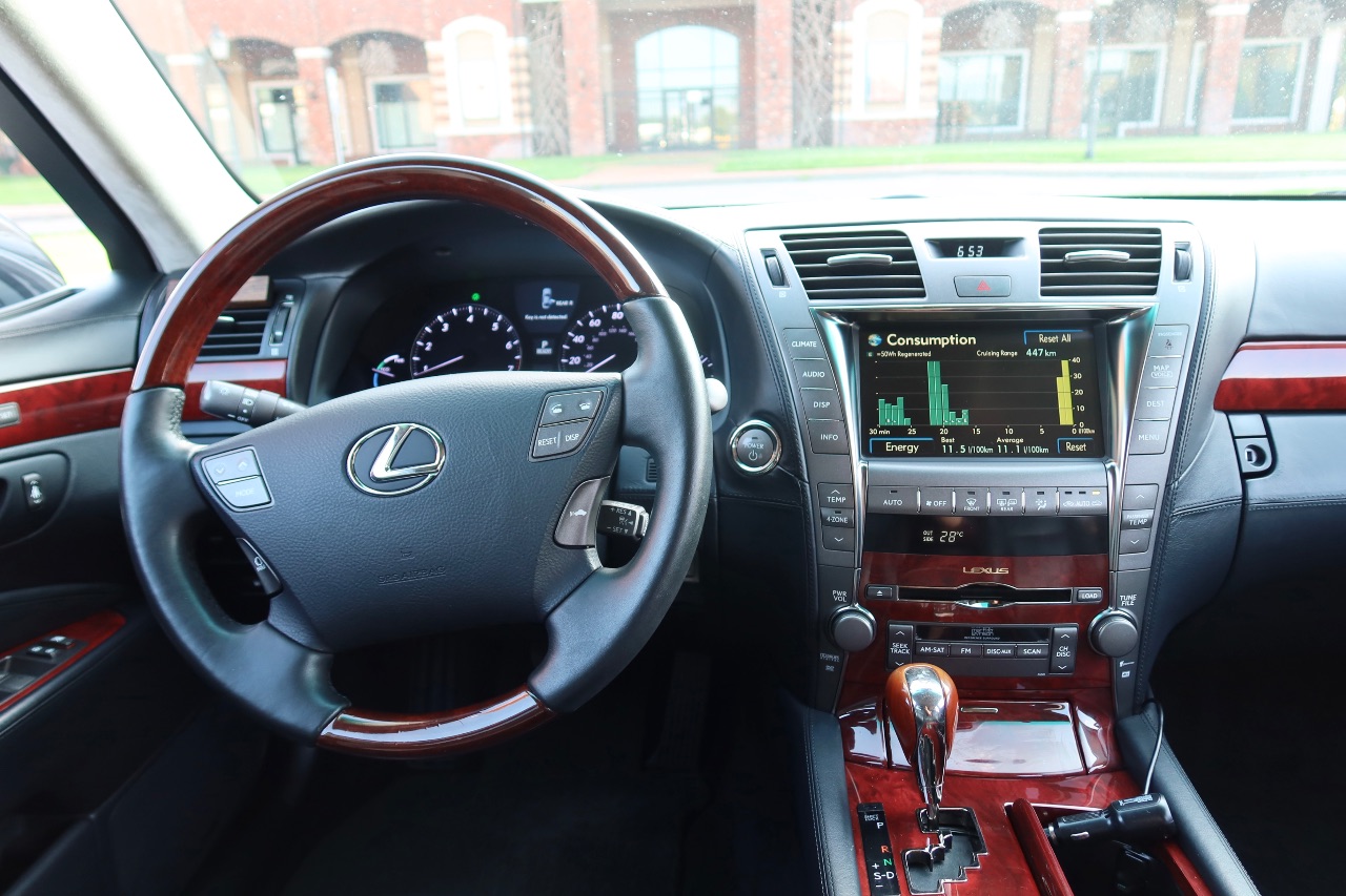 Lexus LS - фото 2