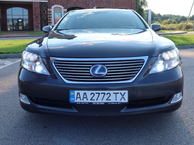 Lexus LS - зображення 1