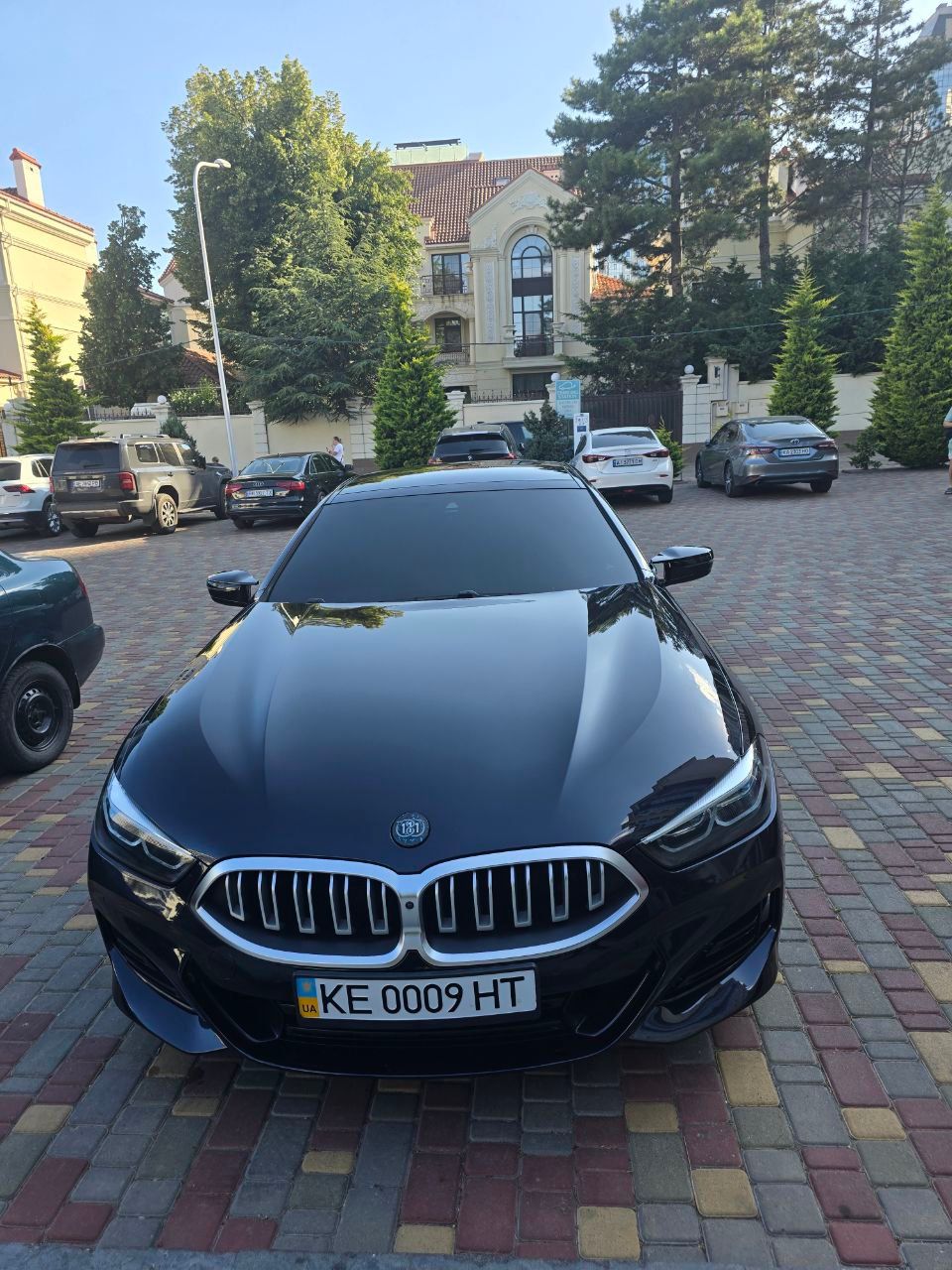 BMW 8 серії - фото 1