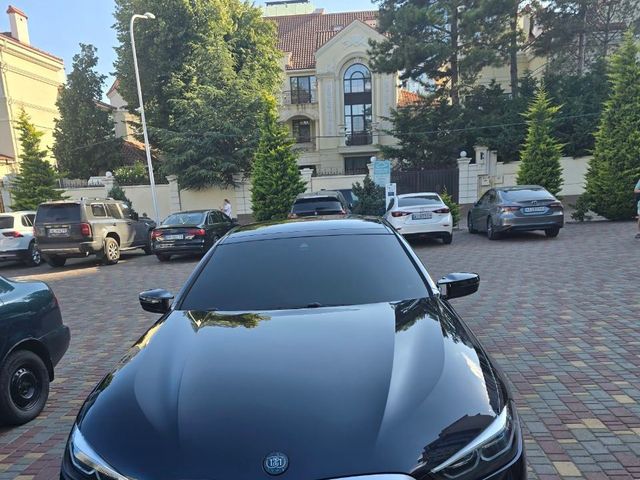 BMW 8 серії - фото 1