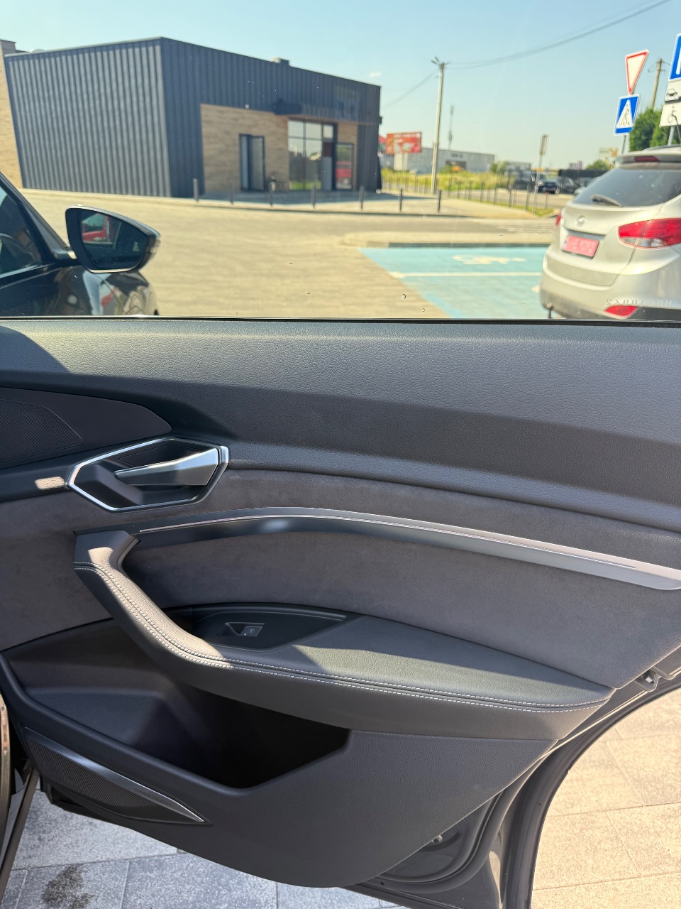 Audi e-tron Sportback - фото 28