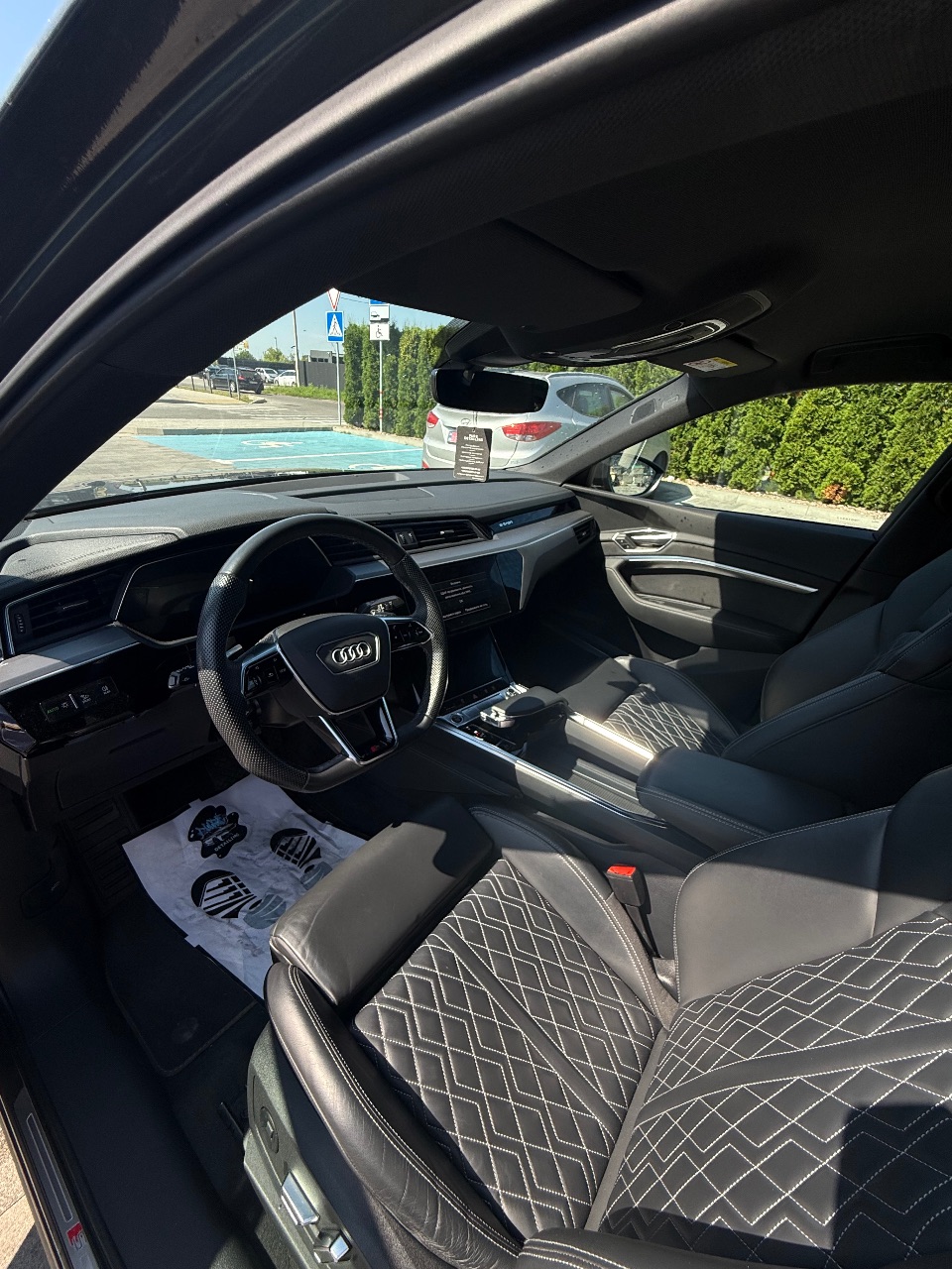 Audi e-tron Sportback - фото 10