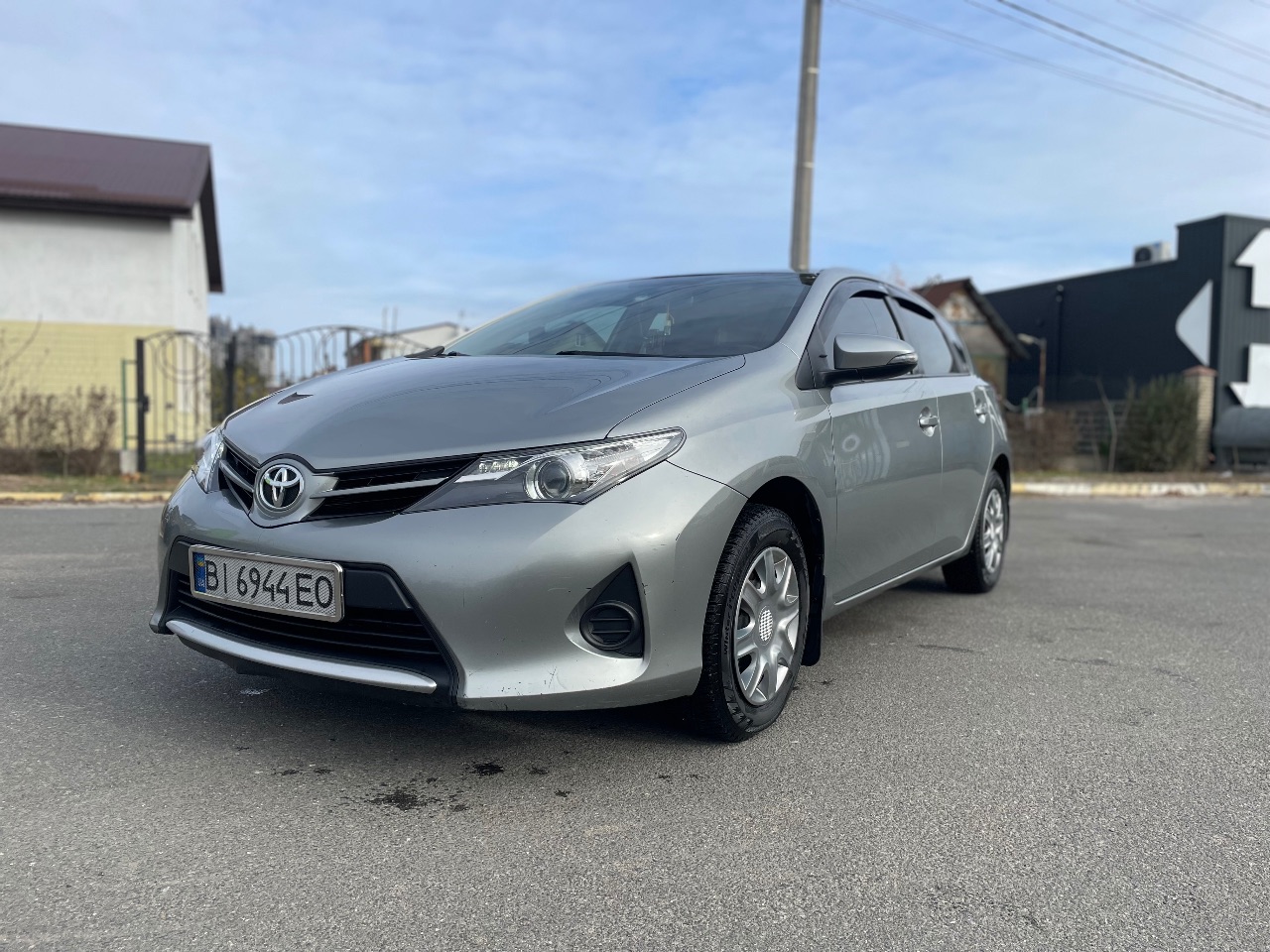 Toyota Auris - фото 2