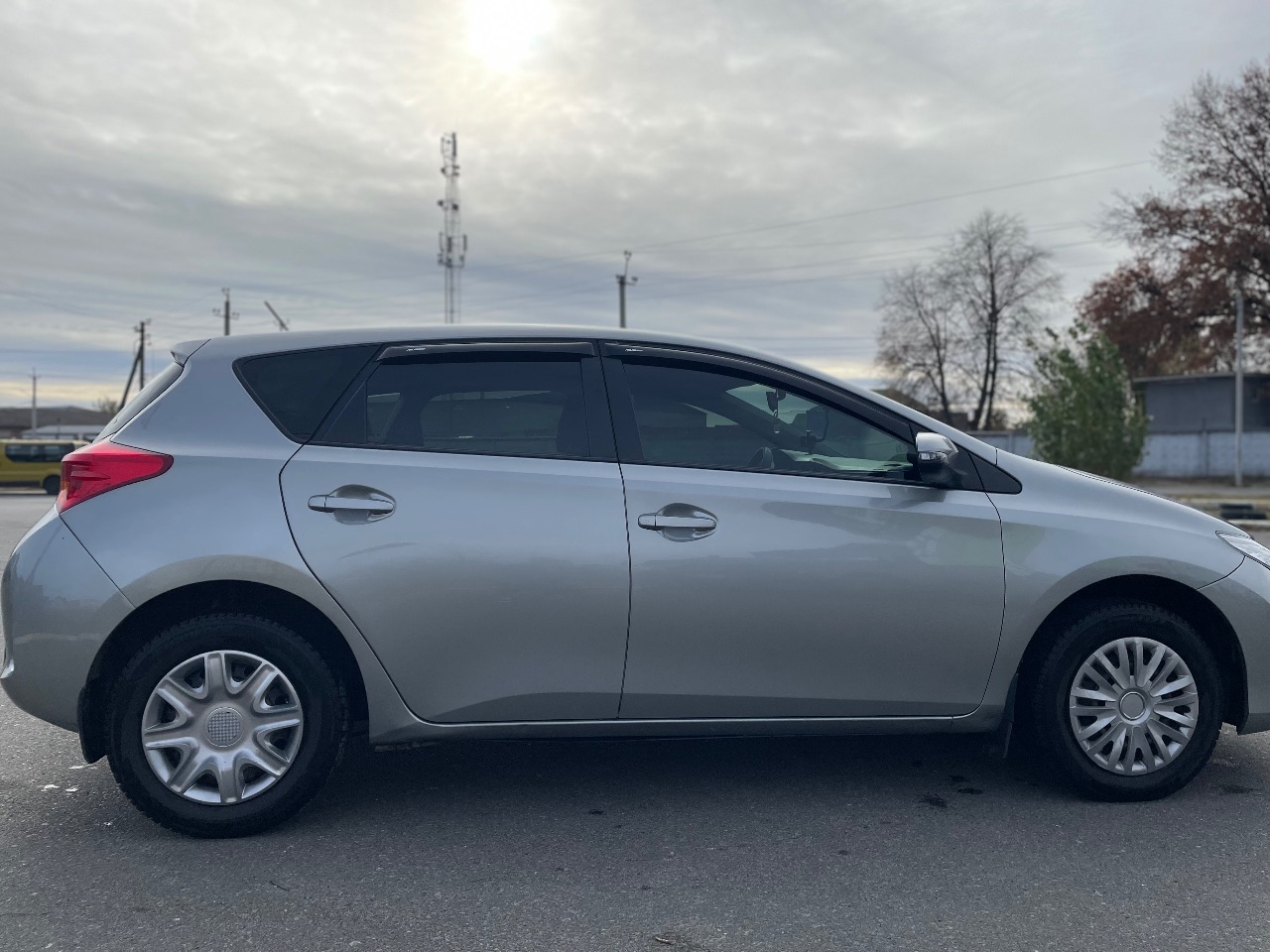 Toyota Auris - фото 13